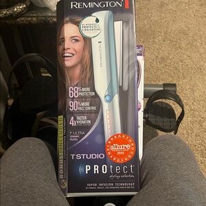 Remington Hair Straightener with Ceramic Plates - Blue and White
